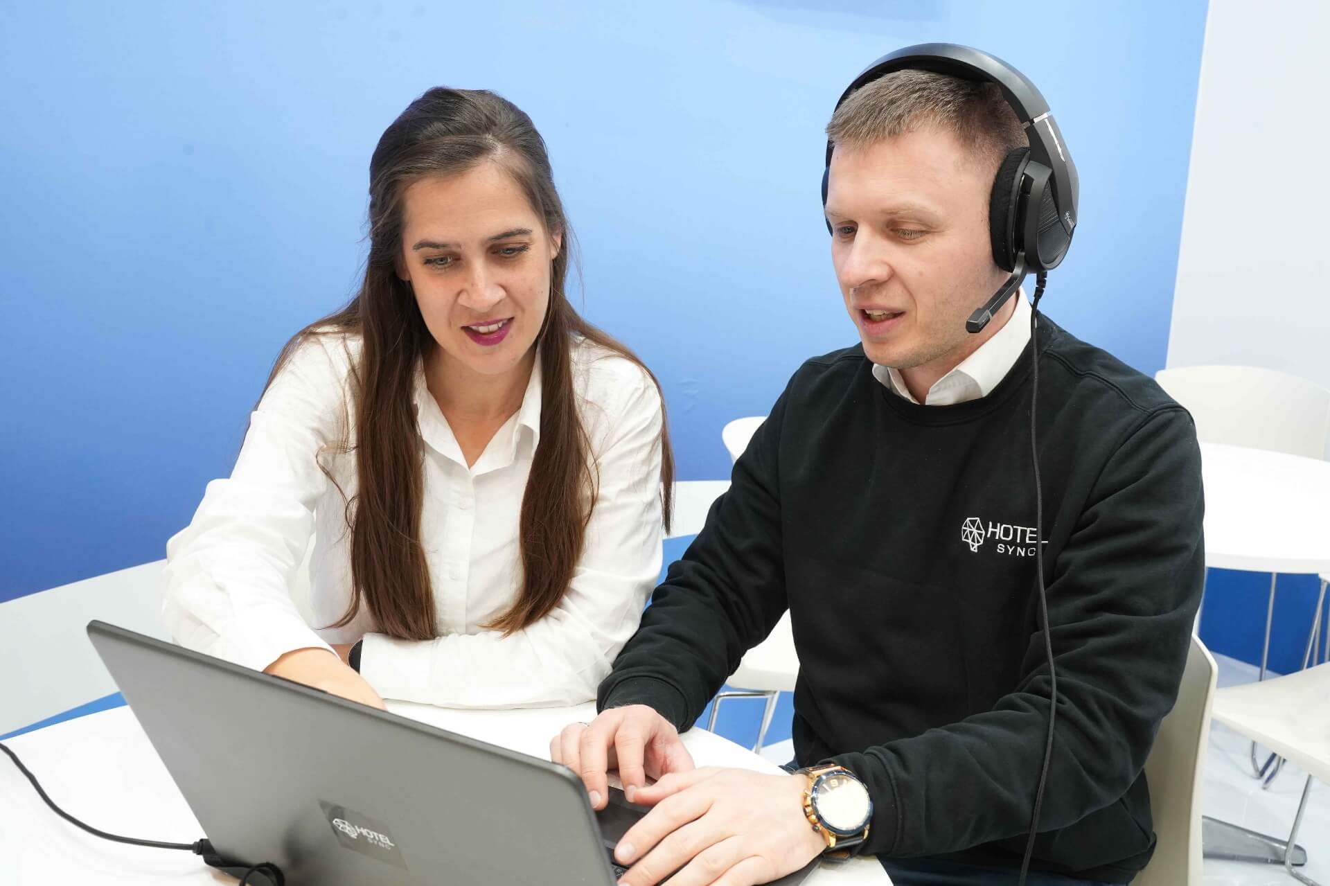 HotelSync support team helping a customer